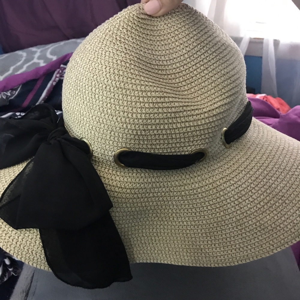 Floppy beach hat